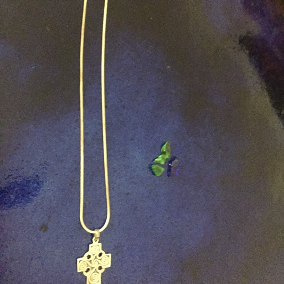 Irish sterling silver celtic cross and chain - Picture 3 of 3